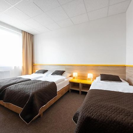City Hostel Brno Modřice Esterno foto