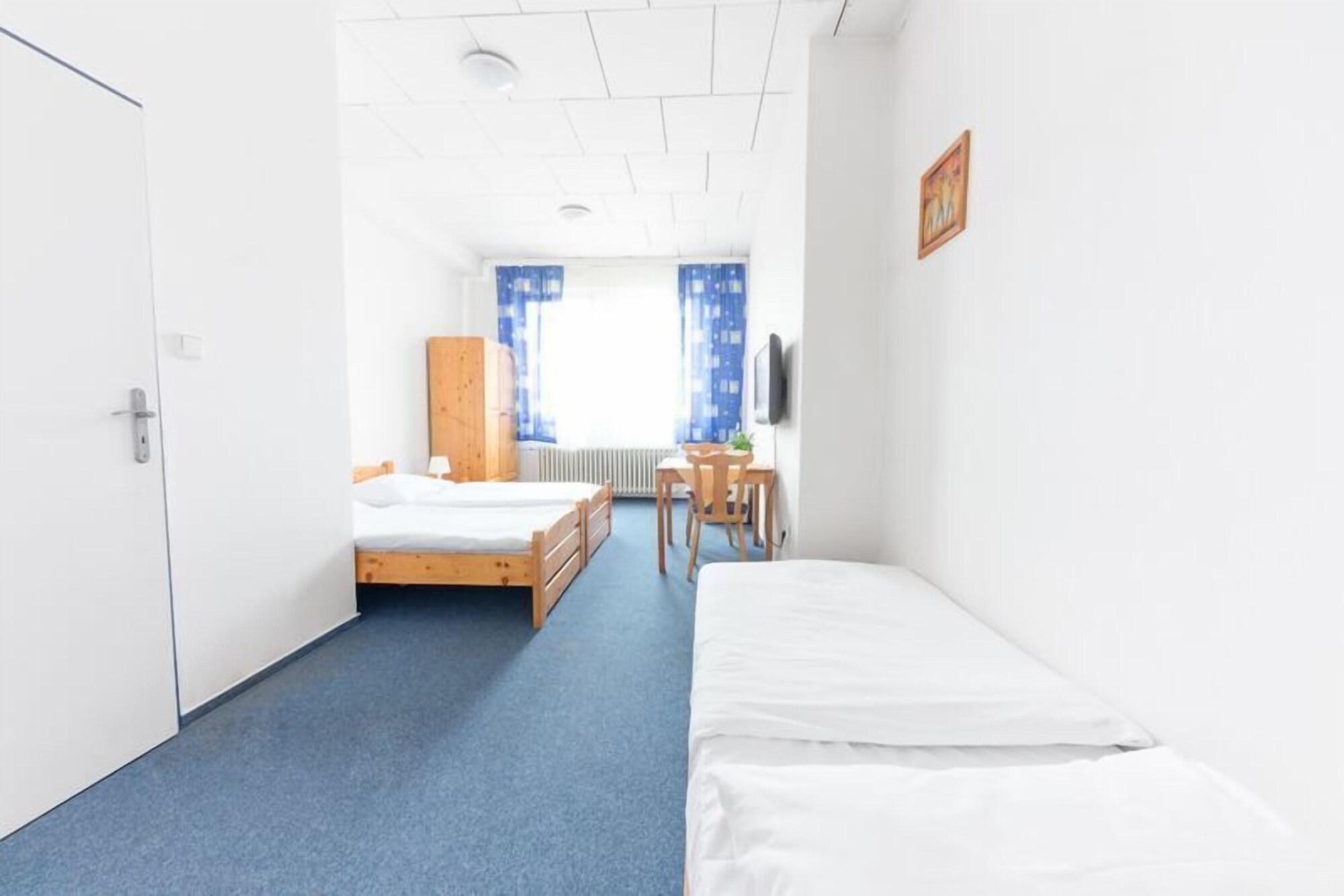 City Hostel Brno Modřice Esterno foto