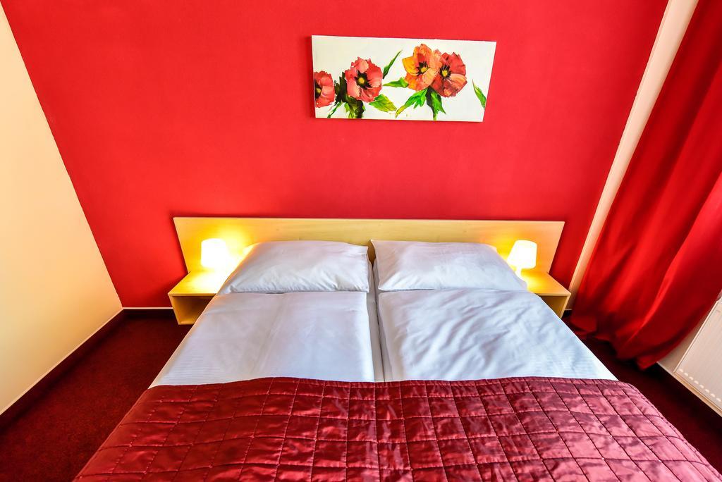 City Hostel Brno Modřice Esterno foto