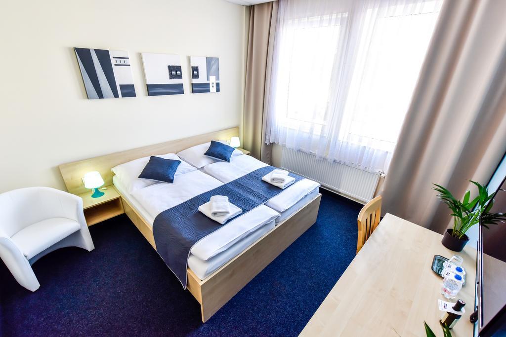 City Hostel Brno Modřice Esterno foto