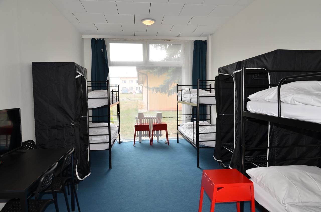 City Hostel Brno Modřice Esterno foto