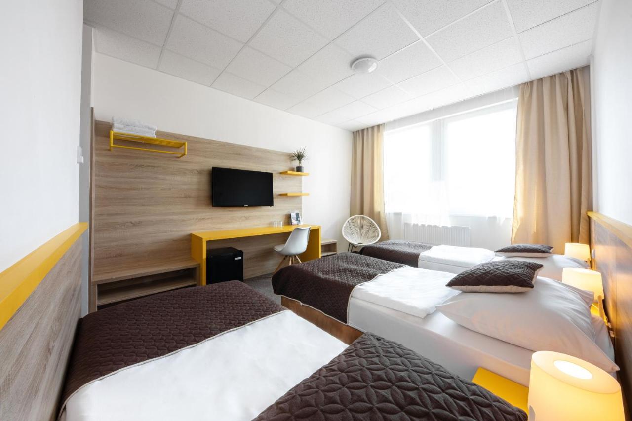 City Hostel Brno Modřice Esterno foto