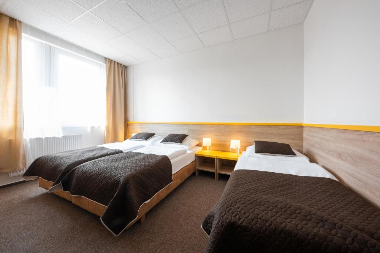 City Hostel Brno Modřice Esterno foto